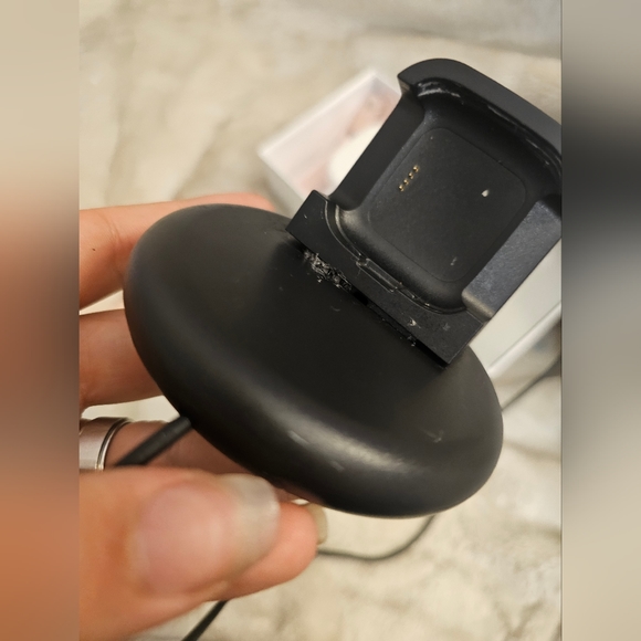 Fitbit Versa 2 Smartwatch Rose Gold with charger, Gift - Picture 6 of 10